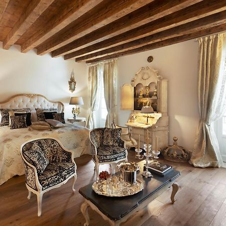 Отель Antica Dimora Desenzano Дезенцано-дель-Гарда Экстерьер фото